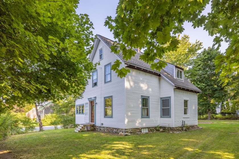 Ideally located in sea-side Camden village with a spacious back - Beach Home for sale in Camden, Maine on Beachhouse.com