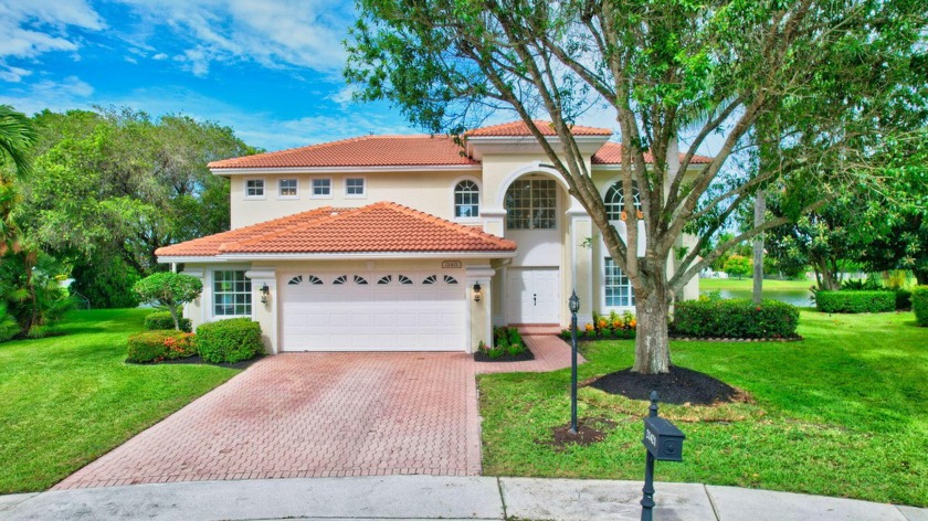 Breathtaking 7-bedroom home with stunning lake views. Huge - Beach Home for sale in Boca Raton, Florida on Beachhouse.com