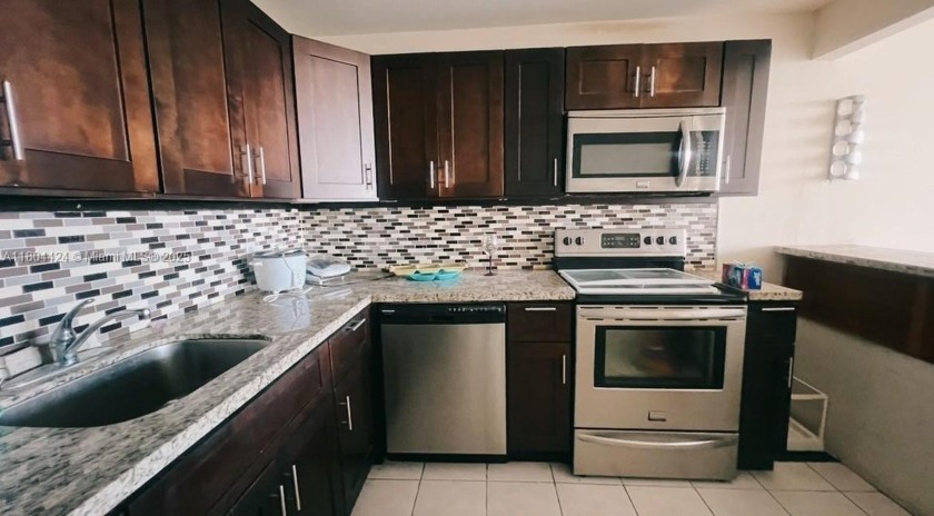 AMAZING UNIT IN GREAT LOCATION, NEAR TO EXPRESSWAY, US1 AND - Beach Condo for sale in North Miami Beach, Florida on Beachhouse.com