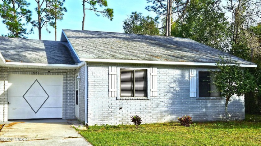 Neat & tidy half duplex in Islesboro neighborhood, just minutes - Beach Home for sale in New Smyrna Beach, Florida on Beachhouse.com