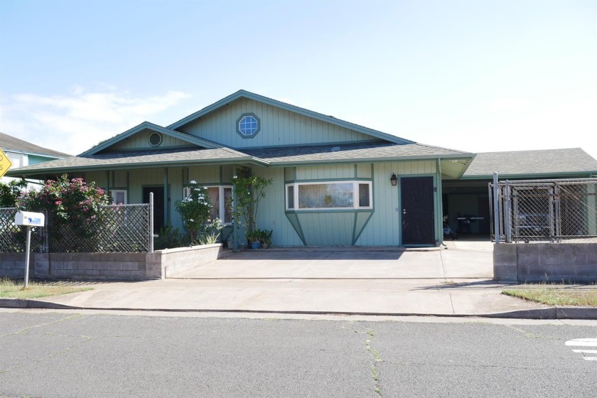 This single-level family home of 3 bedrooms and 2 bathrooms on a - Beach Home for sale in Kahului, Hawaii on Beachhouse.com