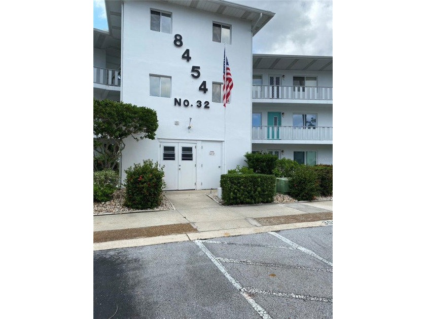 BEAUTIFUL CORNER UNIT. EXTRA WINDOWS TO LET IN THE LIGHT.  ONE - Beach Condo for sale in Seminole, Florida on Beachhouse.com