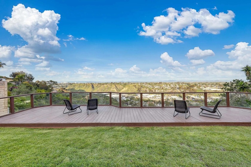 Welcome to 5777 Desert View Drive. Where casual elegance meets - Beach Home for sale in La Jolla, California on Beachhouse.com