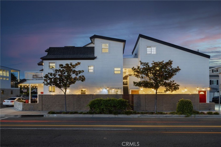 *TWO SIDE BY SIDE STAND-ALONE Modern Cape Cods in Newport Beach - Beach Townhome/Townhouse for sale in Newport Beach, California on Beachhouse.com