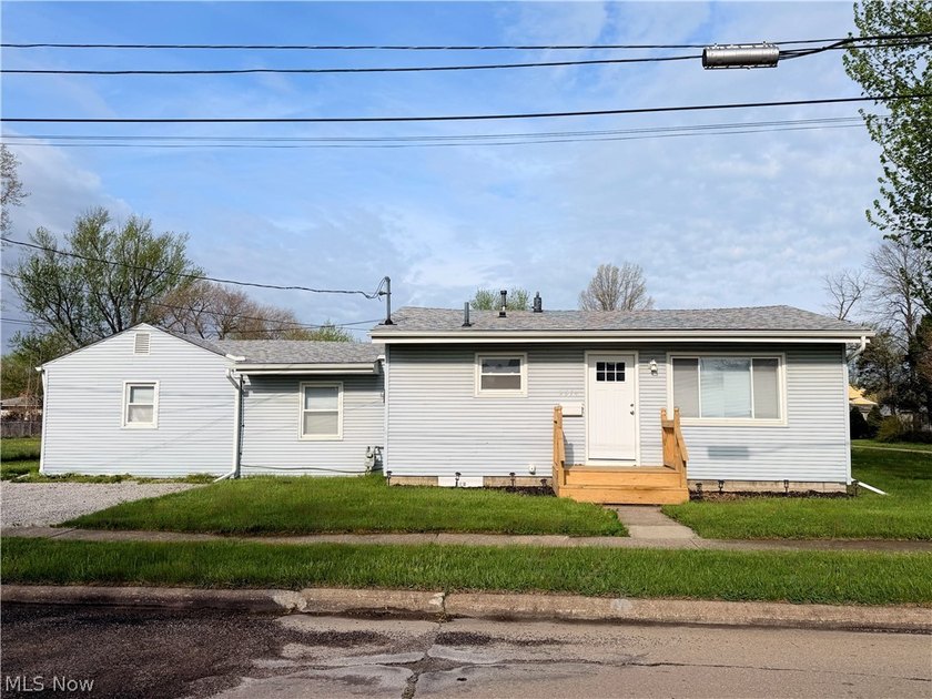 Welcome home to this charming 3-bedroom ranch offering easy - Beach Home for sale in Lorain, Ohio on Beachhouse.com