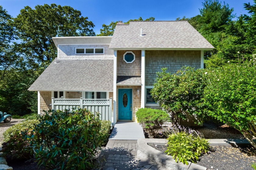 This 'Bright Coves' New Seabury contemporary offers wonderful - Beach Home for sale in Mashpee, Massachusetts on Beachhouse.com