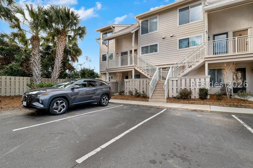 Excellent opportunity! This turnkey 2BR/2.5BA Courtside Villa - Beach Condo for sale in Hilton Head Island, South Carolina on Beachhouse.com