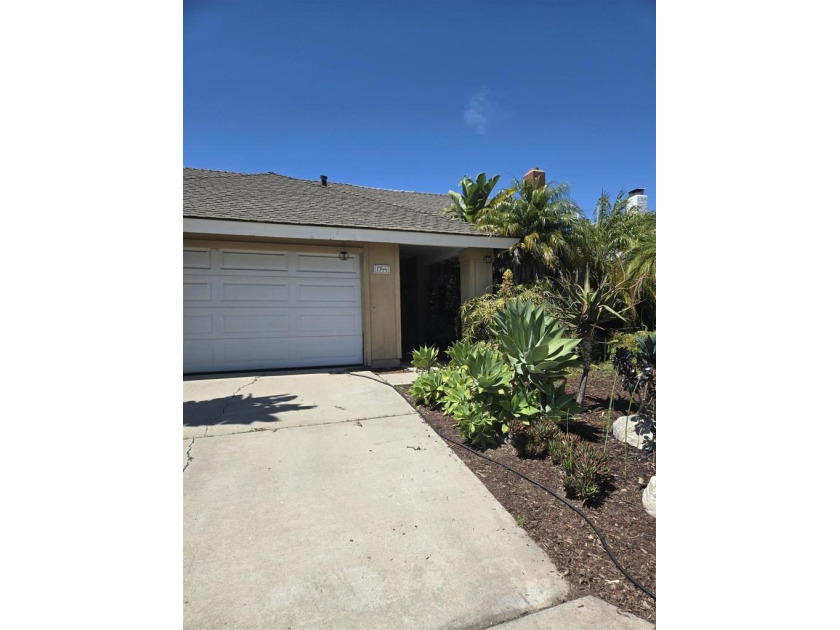 This home is a blank slate ready for you to make it your own - Beach Home for sale in Encinitas, California on Beachhouse.com