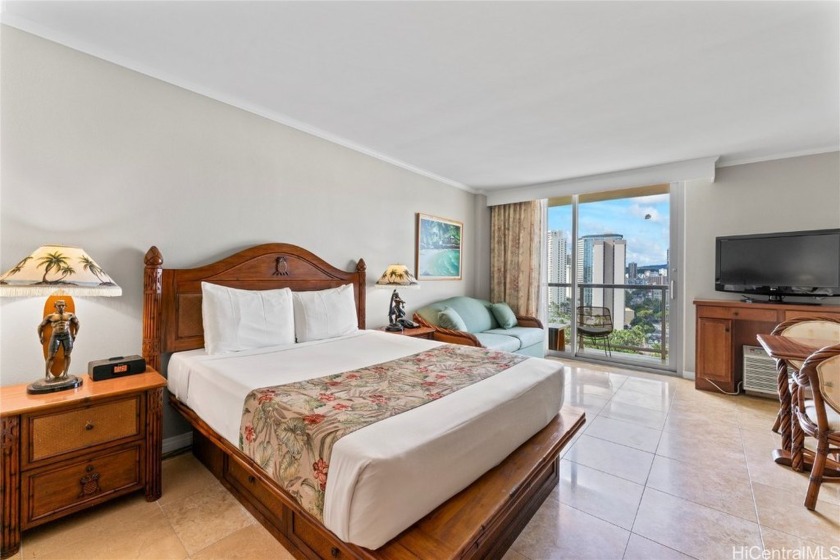 TOP FLOOR! Beautiful unit at Luana Waikiki on the top floor - Beach Condo for sale in Honolulu, Hawaii on Beachhouse.com