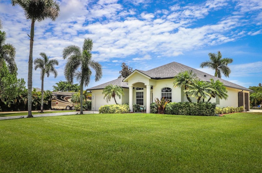 Fantastic 4 BR+den/3 BA/2-car garage CBS home with 40 ft. pool - Beach Home for sale in Palm Beach Gardens, Florida on Beachhouse.com