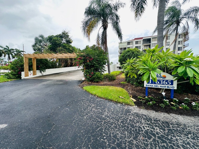 Buy This Home-Risk-Free! If you're not completely satisfied with - Beach Condo for sale in St. Petersburg, Florida on Beachhouse.com