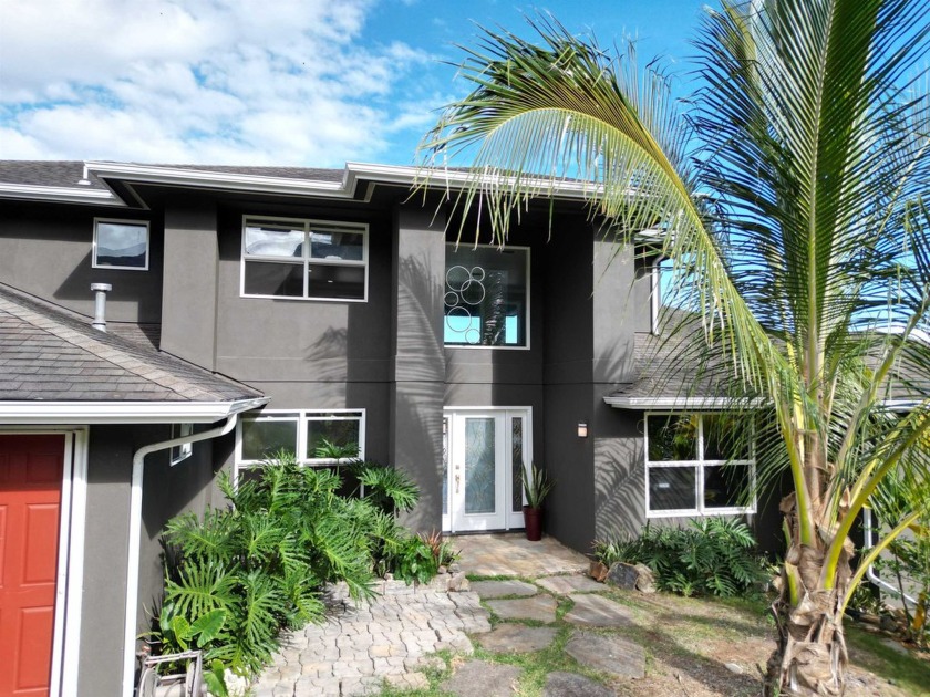 Spacious 4 bed 2.5 bath, 2 story home nestled in Waihee valley - Beach Home for sale in Wailuku, Hawaii on Beachhouse.com