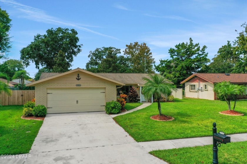 MOVE-IN READY and NO HOA!! This pristine concrete block 2 bed/2 - Beach Home for sale in South Daytona, Florida on Beachhouse.com