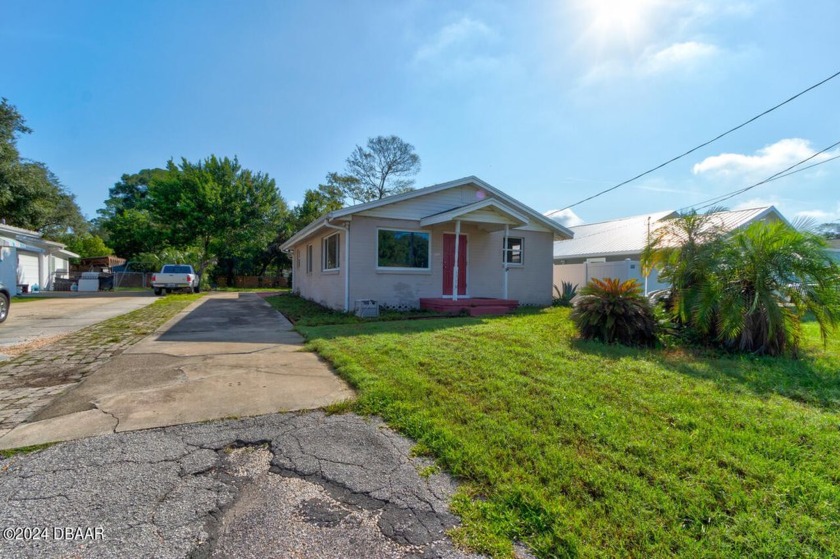 Welcome to your charming 1960's cottage on the north end of - Beach Home for sale in Daytona Beach, Florida on Beachhouse.com