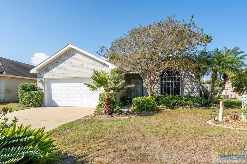 Charming 3-bedroom, 2-bath home featuring tile floors throughout - Beach Home for sale in Laguna Vista, Texas on Beachhouse.com