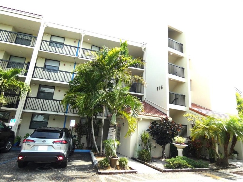 LOWEST PRICED IN THE COMMUNITY! Don't miss this priced-to-sell - Beach Condo for sale in Oakland Park, Florida on Beachhouse.com
