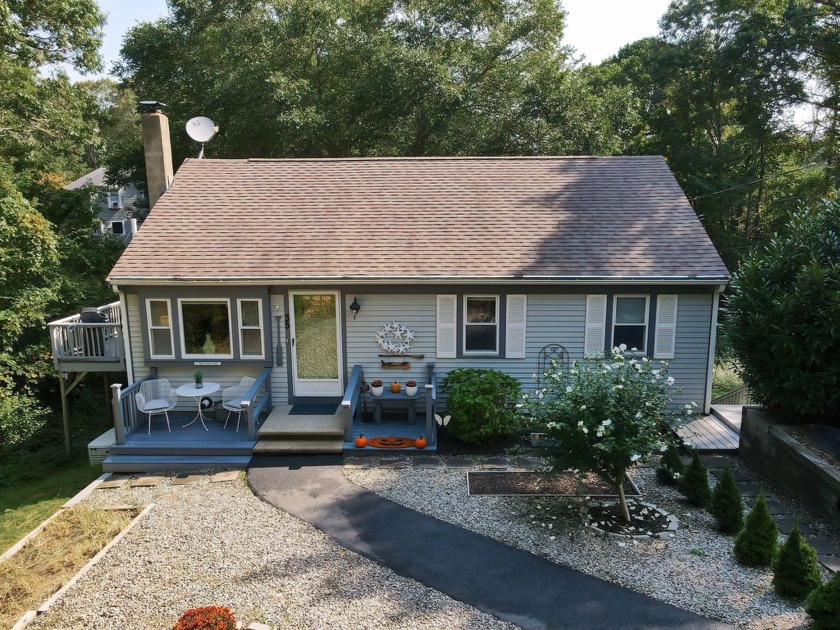 ~Welcome to 35 Mohican Avenue in beautiful Mashpee MA, where - Beach Home for sale in Mashpee, Massachusetts on Beachhouse.com