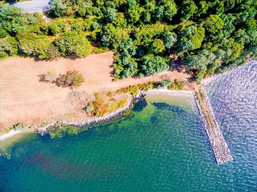 A very rare opportunity to build your dream ESTATE and dock your - Beach Acreage for sale in Tiverton, Rhode Island on Beachhouse.com