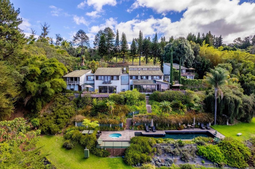 This stunning Olinda estate offers captivating bicoastal views - Beach Home for sale in Makawao, Hawaii on Beachhouse.com