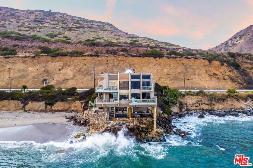 One of the greatest opportunities in Malibu! Here you can - Beach Condo for sale in Malibu, California on Beachhouse.com