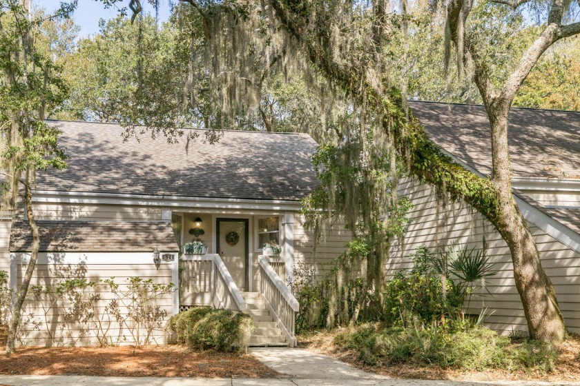EXCELLENT RENOVATION OPPORTUNITY! This 2 bed, 2 bath Wedgewood - Beach Home for sale in Seabrook Island, South Carolina on Beachhouse.com