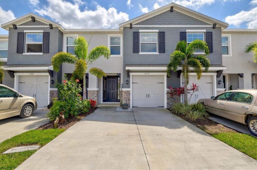 Discover luxury living in this 3-bedroom, 2-1/2-bathroom - Beach Townhome/Townhouse for sale in Sarasota, Florida on Beachhouse.com