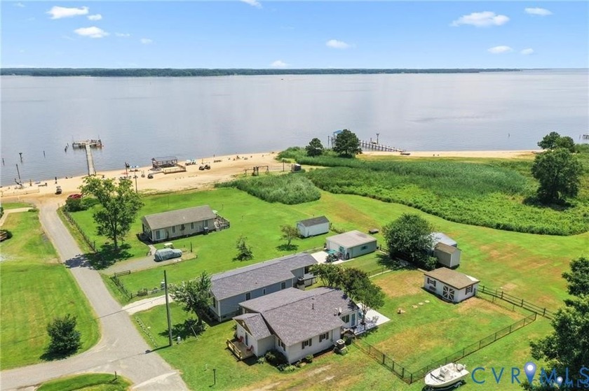 Renovated 4 Bedroom cottage in Rappahannock River Estates! Only - Beach Home for sale in Dunnsville, Virginia on Beachhouse.com