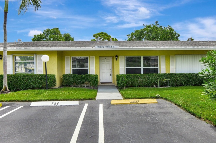 Great opportunity to own a  Bright First floor Villa in the - Beach Home for sale in Delray Beach, Florida on Beachhouse.com