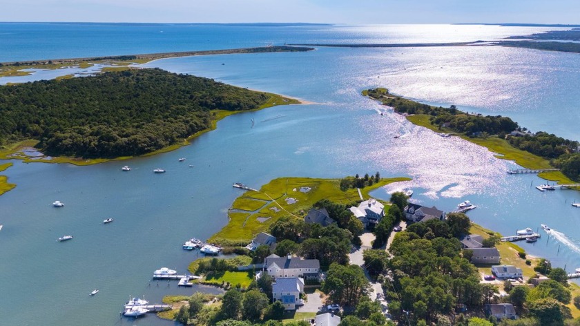 Welcome to the boaters paradise at 424 Monomoscoy Road, Mashpee - Beach Home for sale in Mashpee, Massachusetts on Beachhouse.com