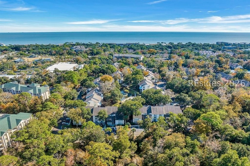 A truly exceptional coastal villa, this elegant end-unit - Beach Condo for sale in Hilton Head Island, South Carolina on Beachhouse.com