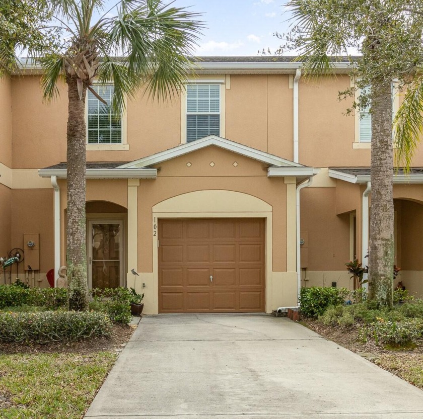 Welcome to Lake Washington Townhomes! Great layout that - Beach Townhome/Townhouse for sale in Melbourne, Florida on Beachhouse.com