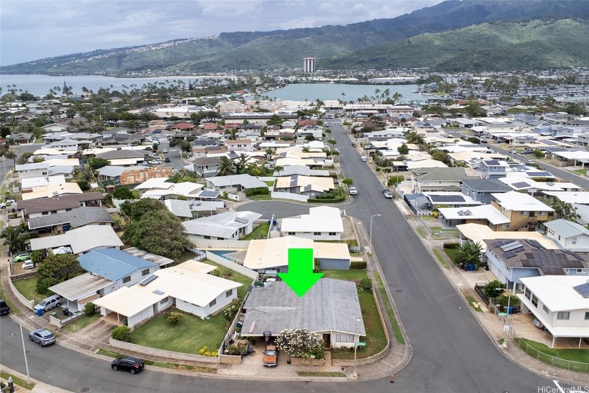 Offered for the first time in over 50+ years, this rare - Beach Home for sale in Honolulu, Hawaii on Beachhouse.com