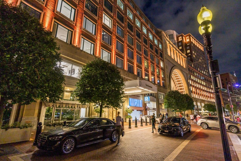 This Rowes Wharf penthouse is a true one-of-one-the result of a - Beach Condo for sale in Boston, Massachusetts on Beachhouse.com