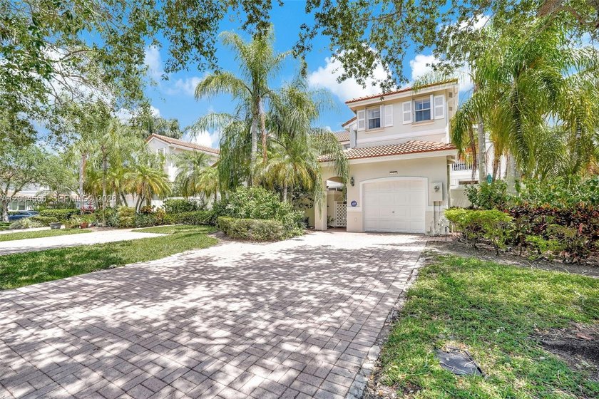 AMAZING 3BED 2.5 BATH IN WEST LAKE VILLAGE WITH 1 CAR GARAGE - Beach Townhome/Townhouse for sale in Hollywood, Florida on Beachhouse.com