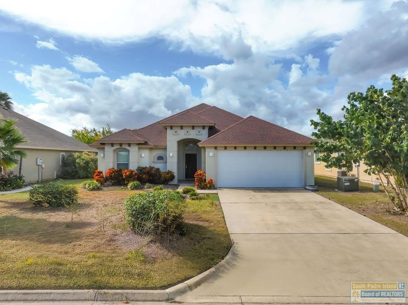 Beautifully crafted 3-bedroom, 2-bath home with a 2-car garage - Beach Home for sale in Laguna Vista, Texas on Beachhouse.com