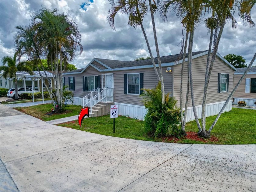 Just Listed!!Great price in Palm Beach County! Great location - Beach Home for sale in Lake Worth, Florida on Beachhouse.com