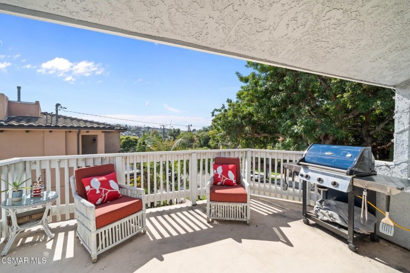 This stunning, updated 2 bedroom, 2.5 bathroom townhome is the - Beach Townhome/Townhouse for sale in Redondo Beach, California on Beachhouse.com