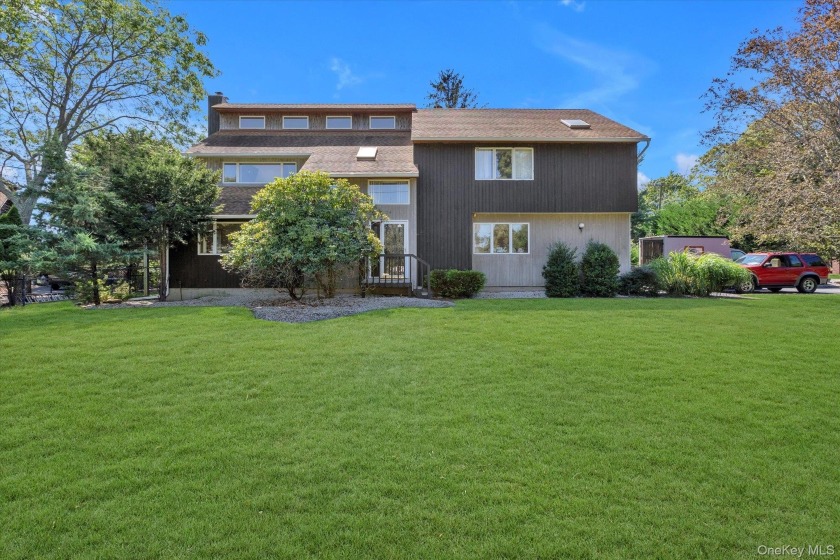 This beautiful spacious contemporary was strategically designed - Beach Home for sale in Center Moriches, New York on Beachhouse.com