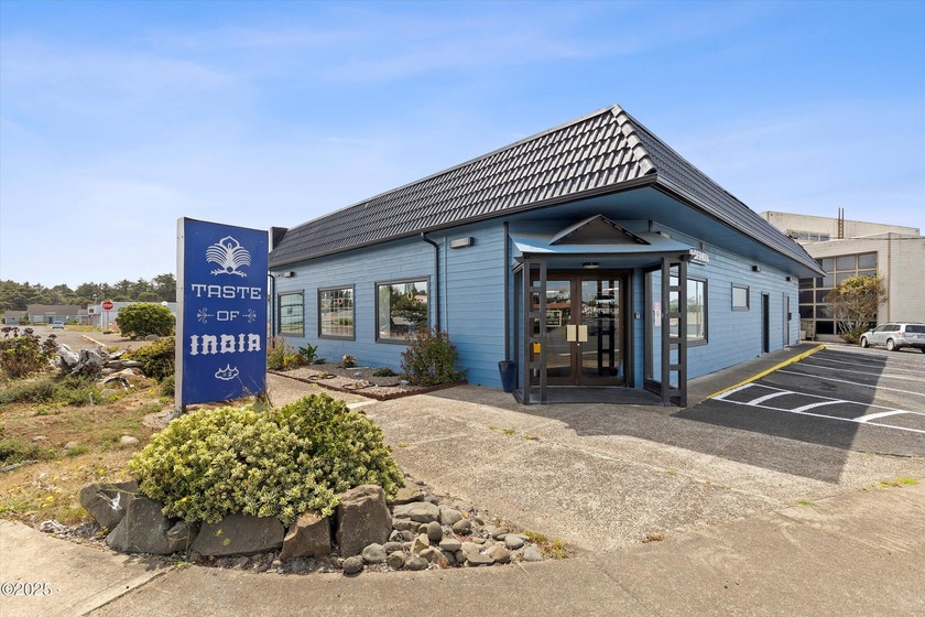 Prime commercial real estate opportunity located directly on SW - Beach Commercial for sale in Newport, Oregon on Beachhouse.com
