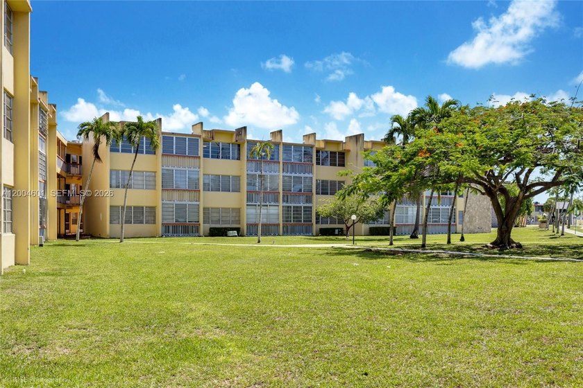 Charming 1-bedroom plus den condo in a desirable 55+ community - Beach Condo for sale in Miami, Florida on Beachhouse.com