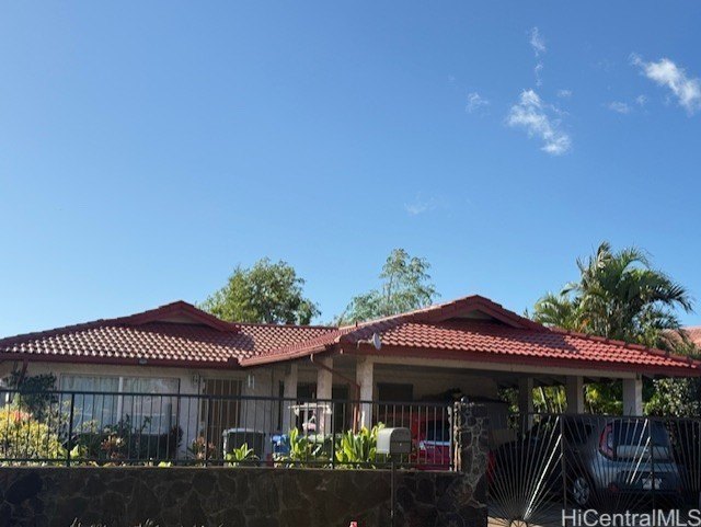 Beautifully maintained 5 bedrooms, 3 full baths and 2-car - Beach Home for sale in Waipahu, Hawaii on Beachhouse.com