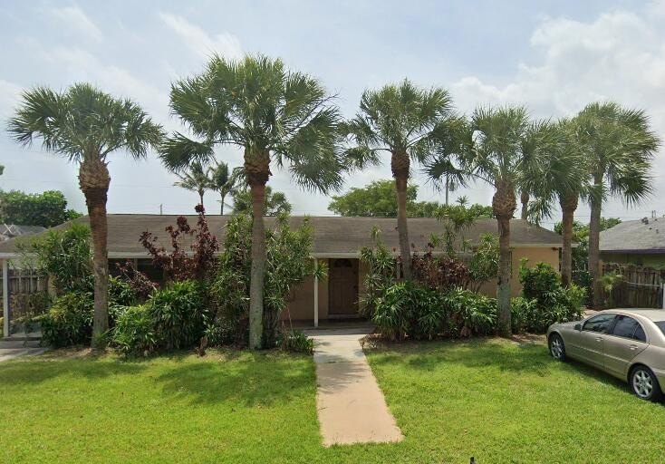 Great opportunity to own an income-producing duplex in the heart - Beach Home for sale in Boynton Beach, Florida on Beachhouse.com