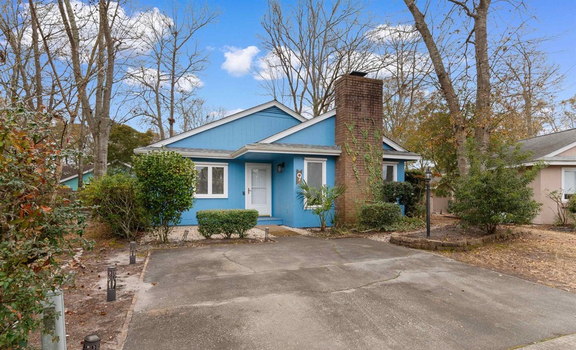 Welcome home to this charming single-level patio home in the - Beach Home for sale in Myrtle Beach, South Carolina on Beachhouse.com