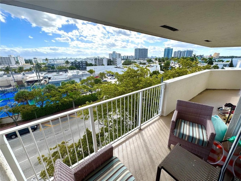 Bright 2bedr, 1 bath apartment in Miami Beach, walking distance - Beach Condo for sale in Miami Beach, Florida on Beachhouse.com