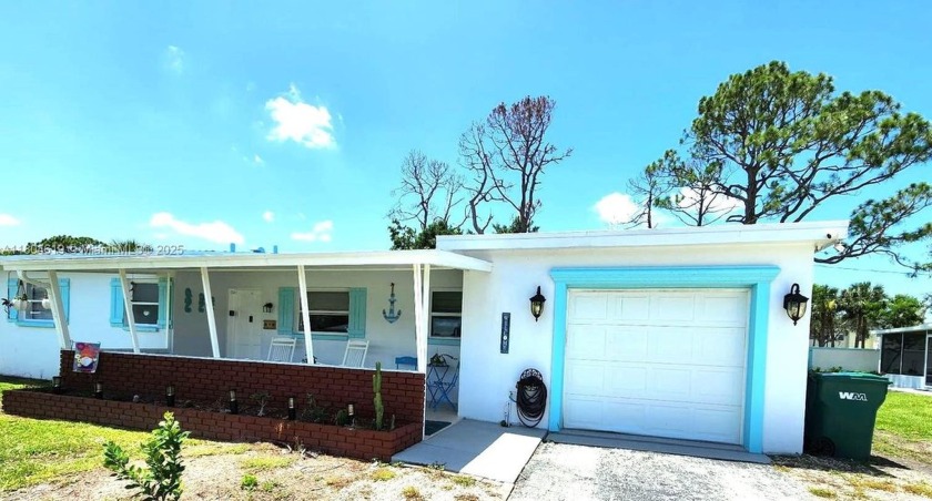Priced to Sell-Charming Remodeled 2/2! No HOA and no flooding - Beach Home for sale in Fort Myers, Florida on Beachhouse.com