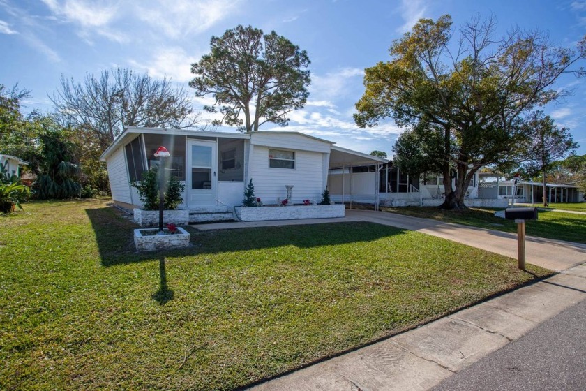 This COZY 2 bedroom 2 bath is move in ready! Open kitchen with - Beach Home for sale in Port Orange, Florida on Beachhouse.com