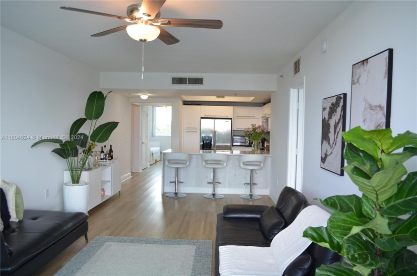 Beautiful 2/2+Den in the prestigious TAO high-rise. 2 parking - Beach Condo for sale in Sunrise, Florida on Beachhouse.com