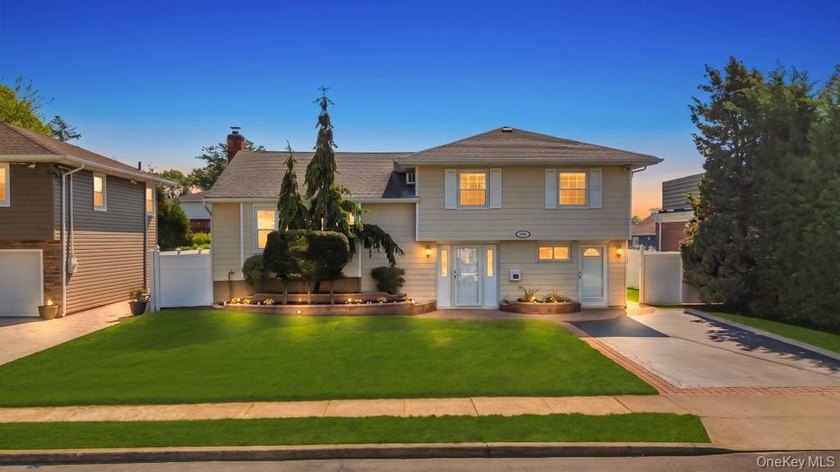Charming Split-Level Gem in South Wantagh tucked away on a quiet - Beach Home for sale in Wantagh, New York on Beachhouse.com