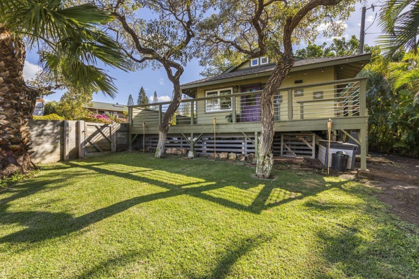 This is a pristine and charming ocean view cottage, with - Beach Home for sale in Kihei, Hawaii on Beachhouse.com