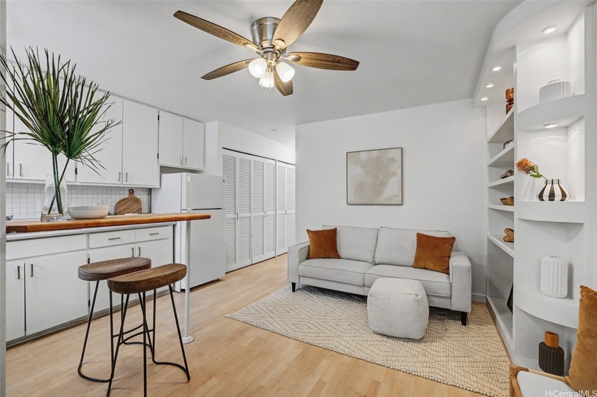 Welcome to your own little slice of town in Makiki West , where - Beach Condo for sale in Honolulu, Hawaii on Beachhouse.com